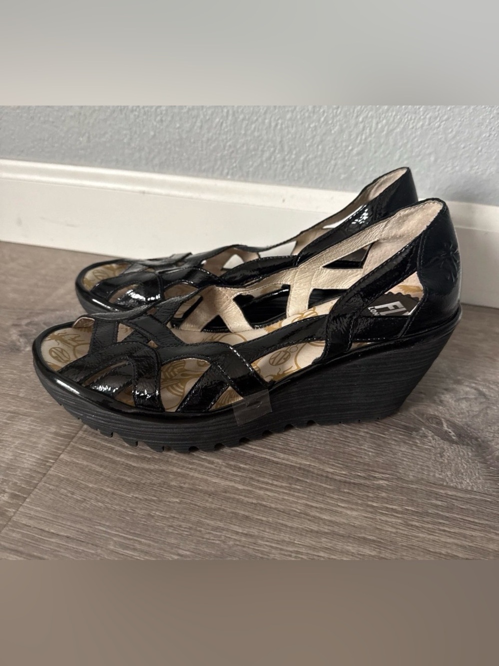 Fly London Yadi Pump EU37 US 6.5-7 Black Patent Leather Comfort Wedge Shoes
